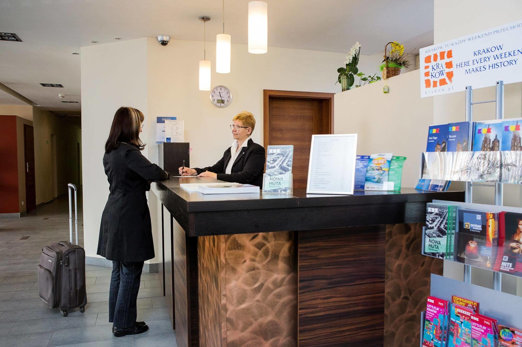 Dom Turystyczny Indigo Hostel คราคูฟ ภายนอก รูปภาพ